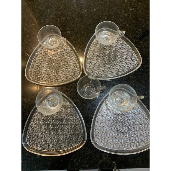 Vintage Indiana Glass Daisy & Button Snack Set 4‎ Plates 5 Teacups Clear - Picture 1 of 6